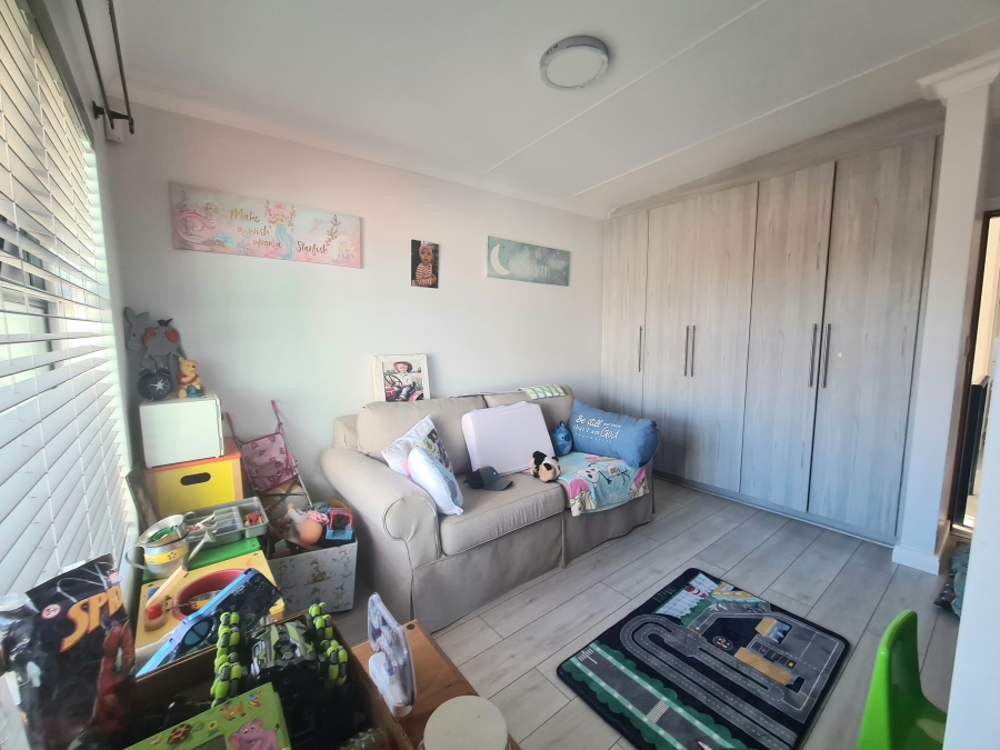 To Let 4 Bedroom Property for Rent in Hartenbos Heuwels Western Cape